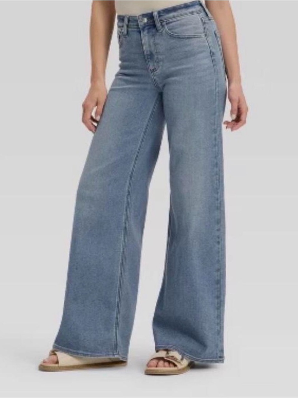 Universal Thread Wide-Leg High-Rise Jeans in Light Blue Denim